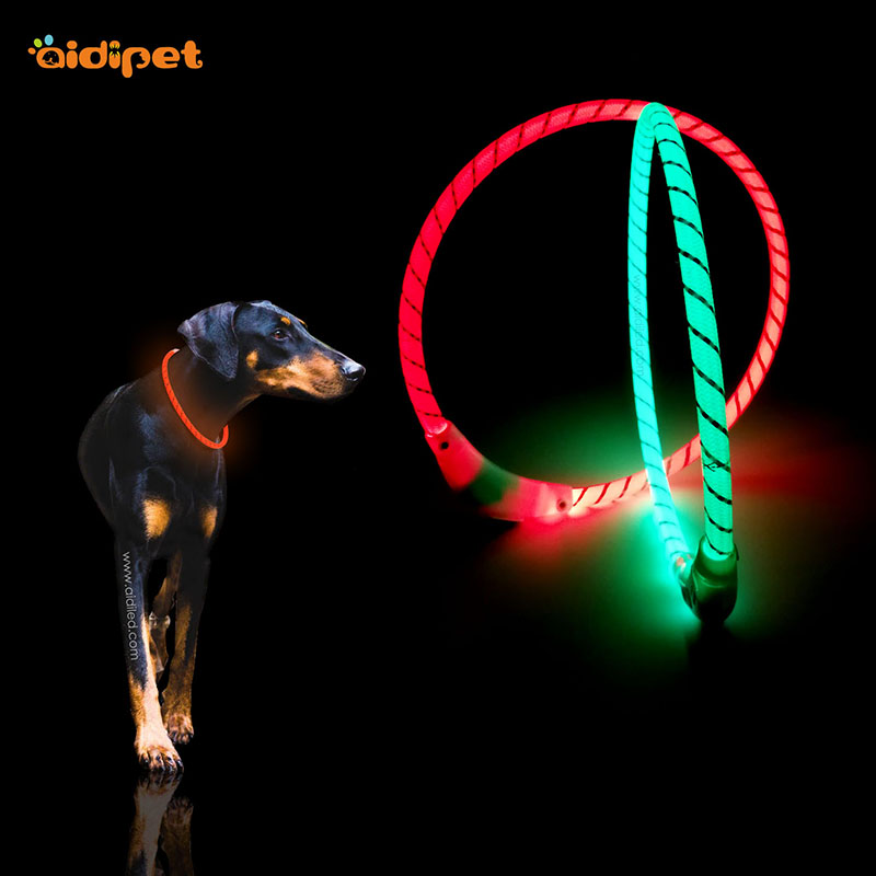 Neues Haustier-Versorgungsmaterial Weihnachten führte Hundehalsband mit reflektierenden Seiden-wasserdichtem Haustier-Kragen geführt leuchten Gebrauch-Hundegeschenk